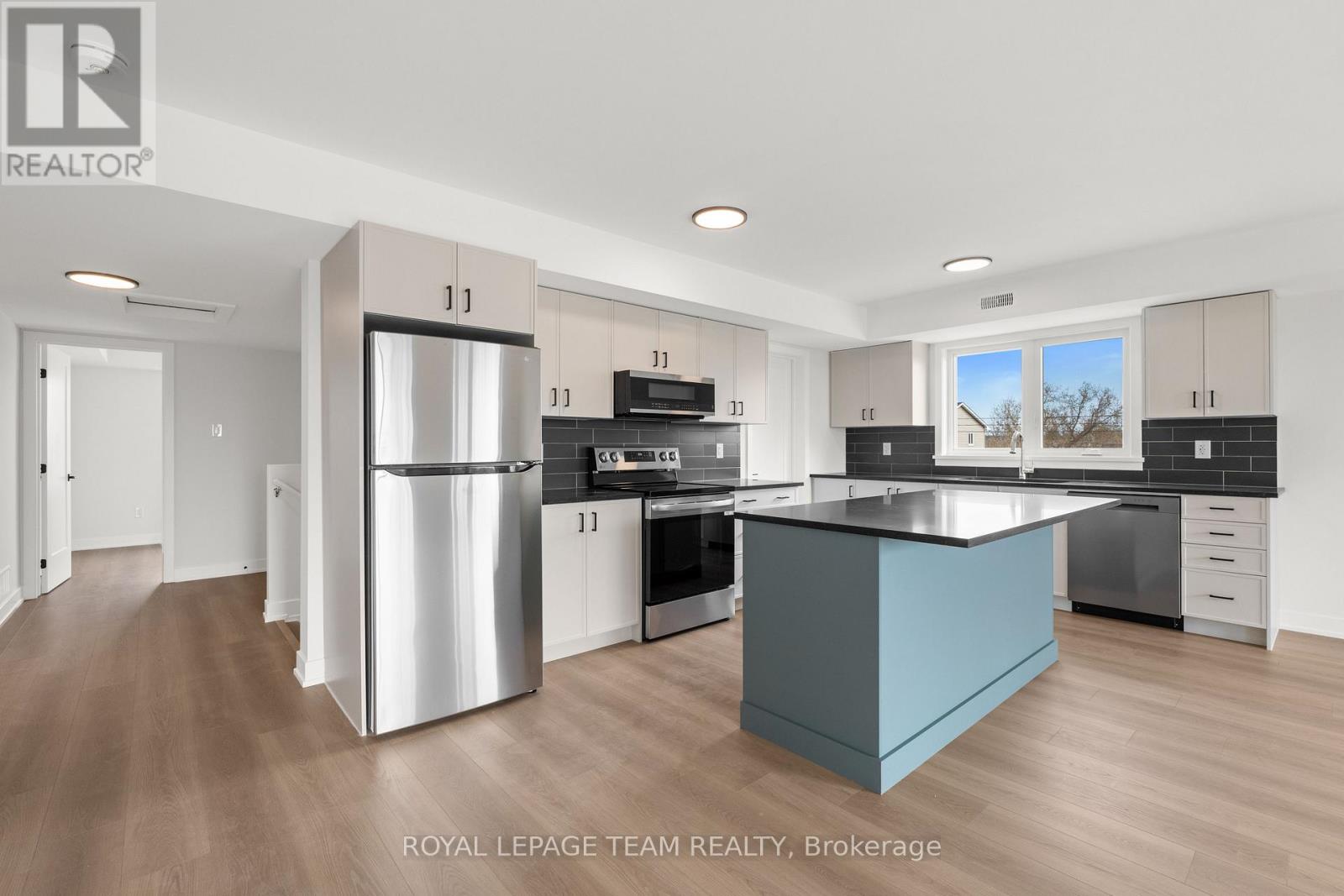 201-203 Teskey Street, Mississippi Mills, Ontario  K0A 1A0 - Photo 5 - X12415585