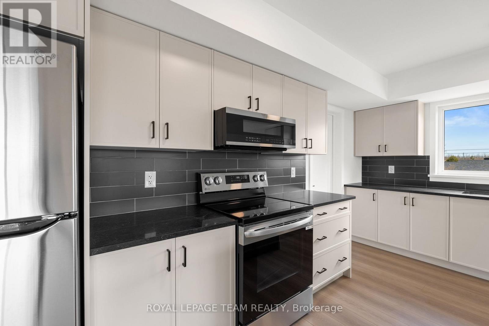 201-203 Teskey Street, Mississippi Mills, Ontario  K0A 1A0 - Photo 6 - X12415585