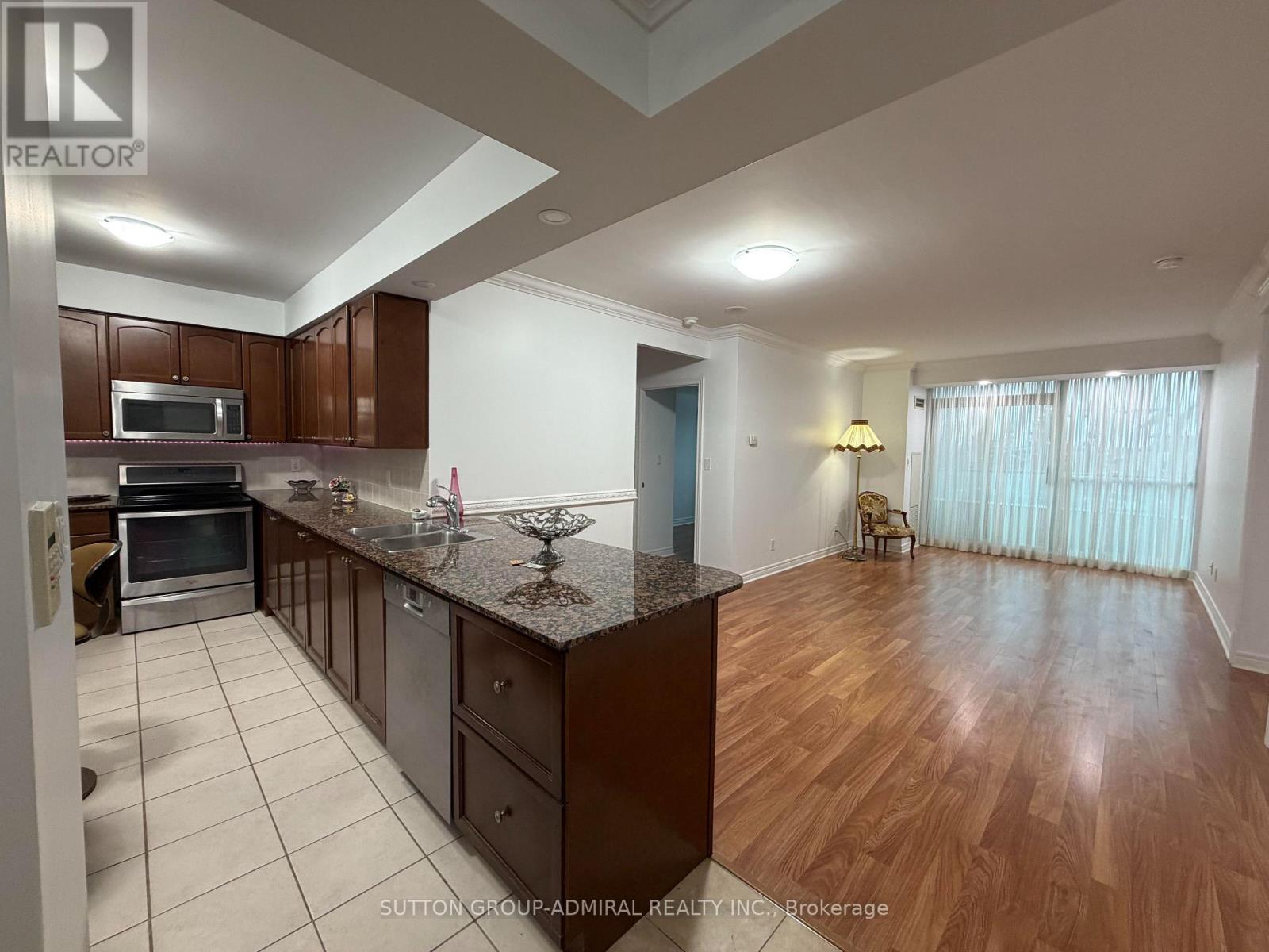 304 - 100 Promenade Circle, Vaughan, Ontario  L4J 7W7 - Photo 3 - N12637258