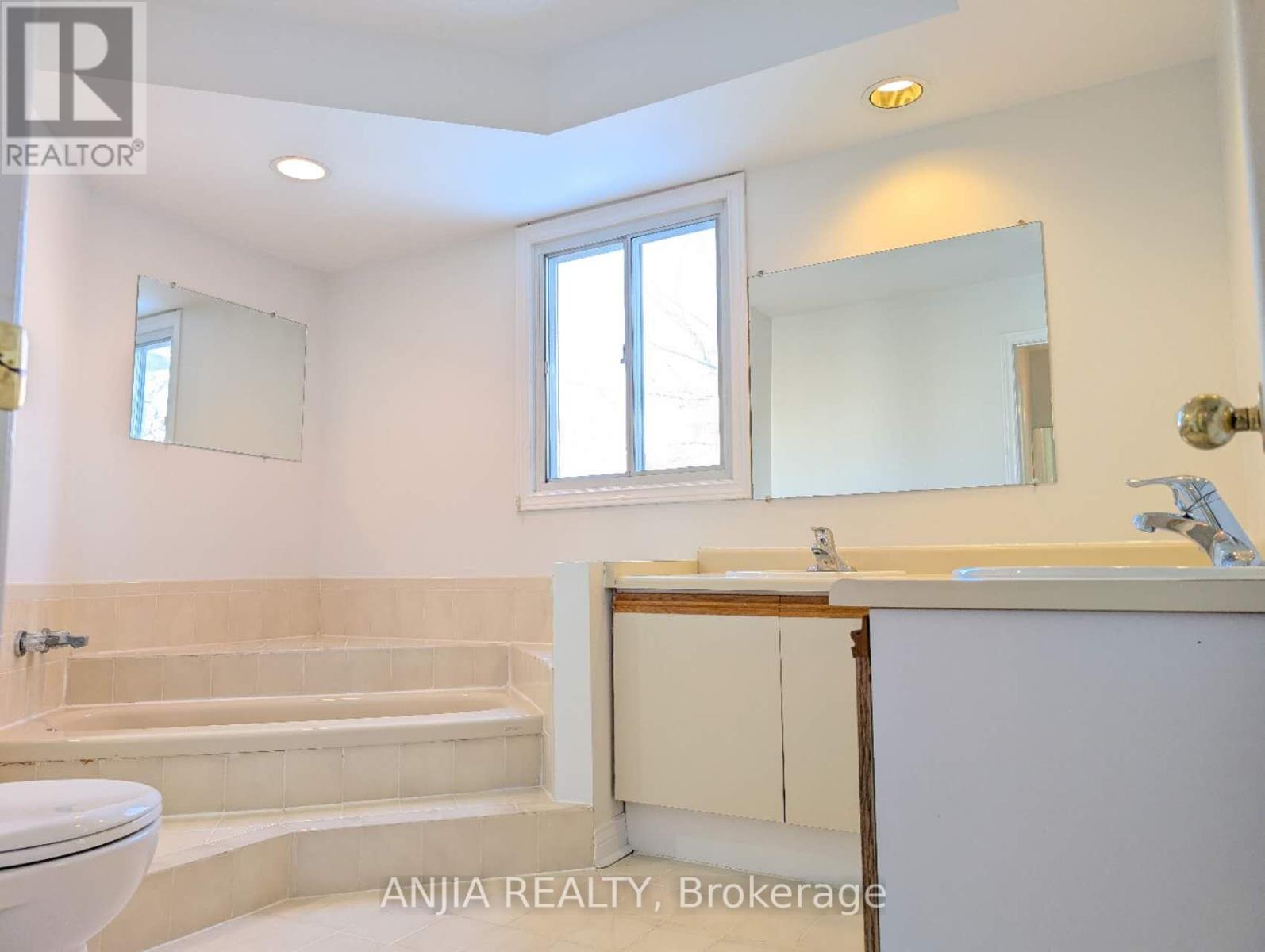 50 Summerdale Drive, Markham, Ontario  L3T 6W5 - Photo 11 - N12637260