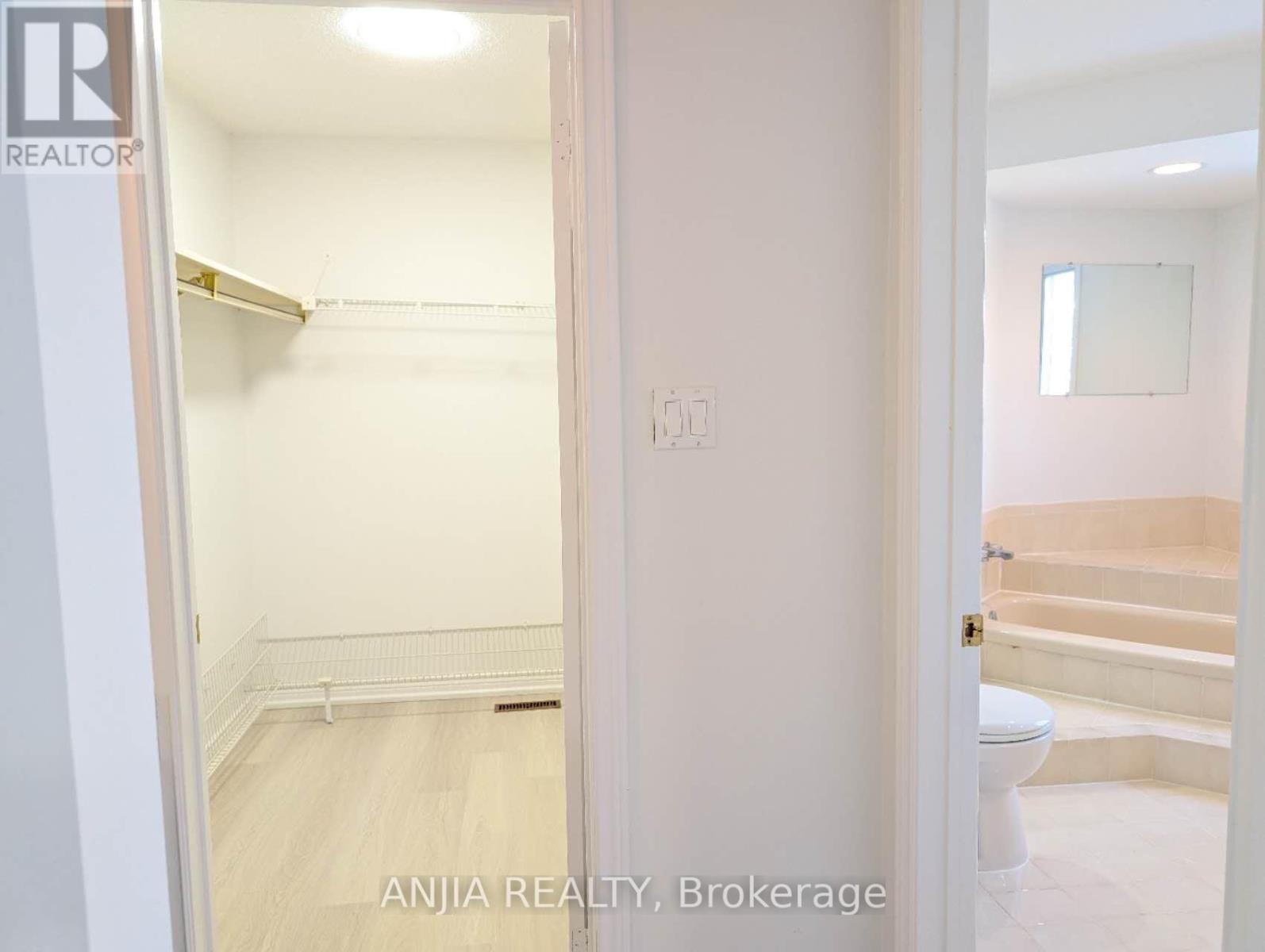 50 Summerdale Drive, Markham, Ontario  L3T 6W5 - Photo 12 - N12637260