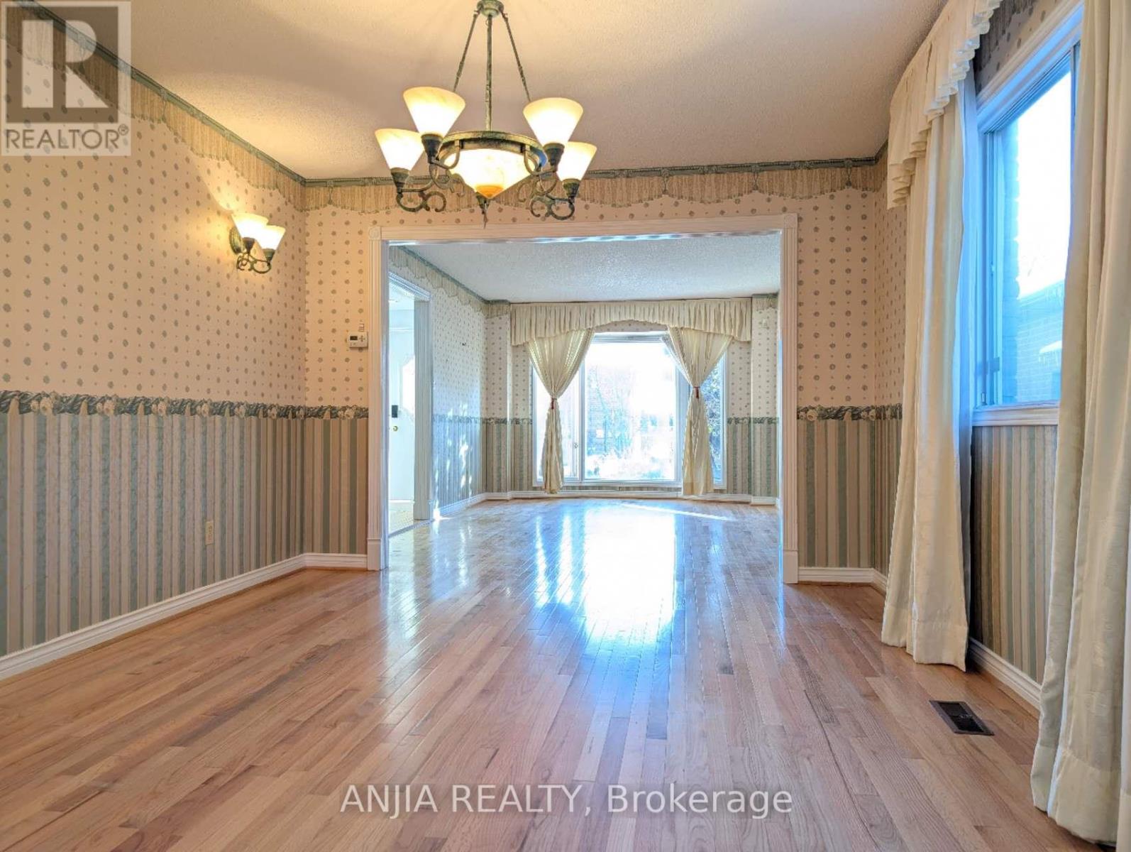 50 Summerdale Drive, Markham, Ontario  L3T 6W5 - Photo 2 - N12637260