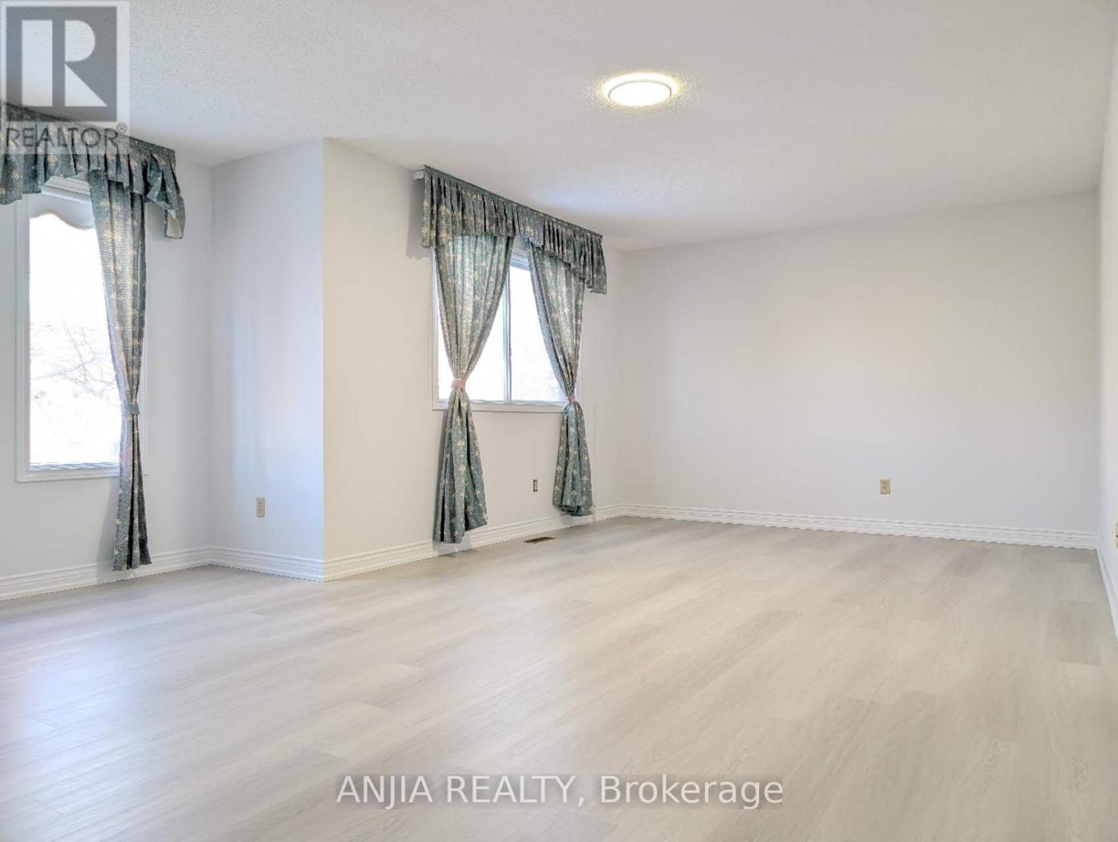 50 Summerdale Drive, Markham, Ontario  L3T 6W5 - Photo 9 - N12637260