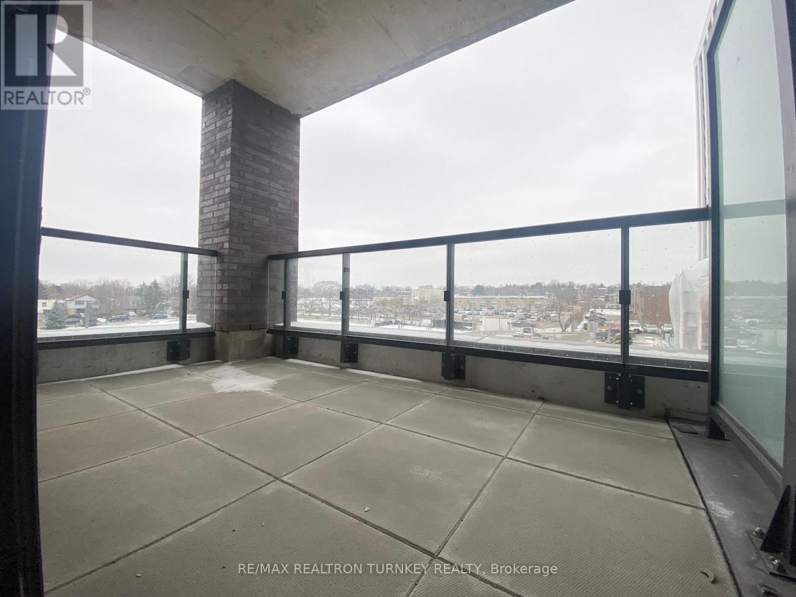 305 - 705 DAVIS DRIVE, Newmarket, Ontario