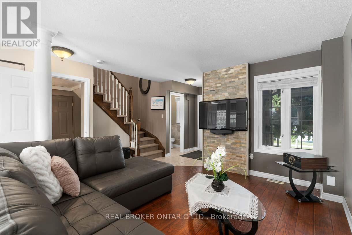 131 Ruffet Drive, Barrie, Ontario  L4N 0N6 - Photo 5 - S12454508