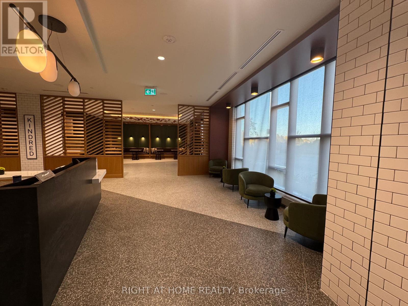 1906 - 2495 Eglinton Avenue W, Mississauga, Ontario  L5M 2T2 - Photo 4 - W12498534