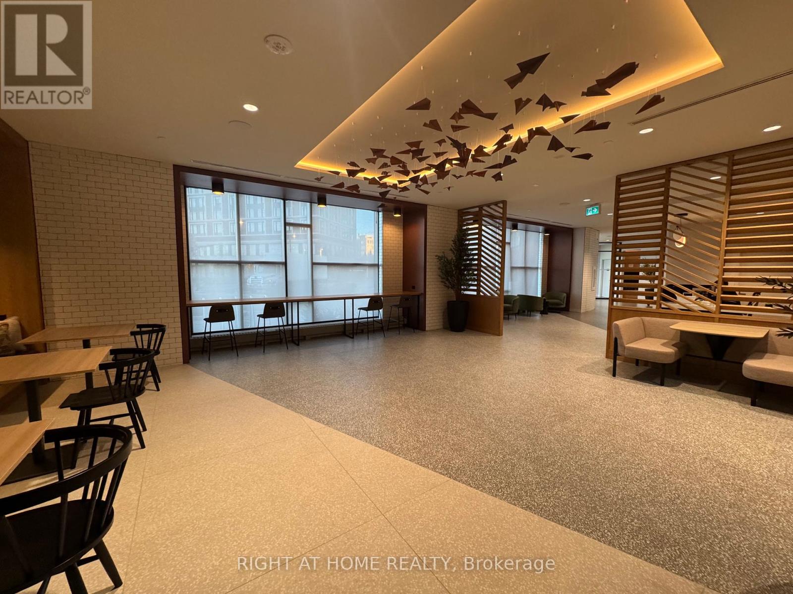 1906 - 2495 Eglinton Avenue W, Mississauga, Ontario  L5M 2T2 - Photo 5 - W12498534