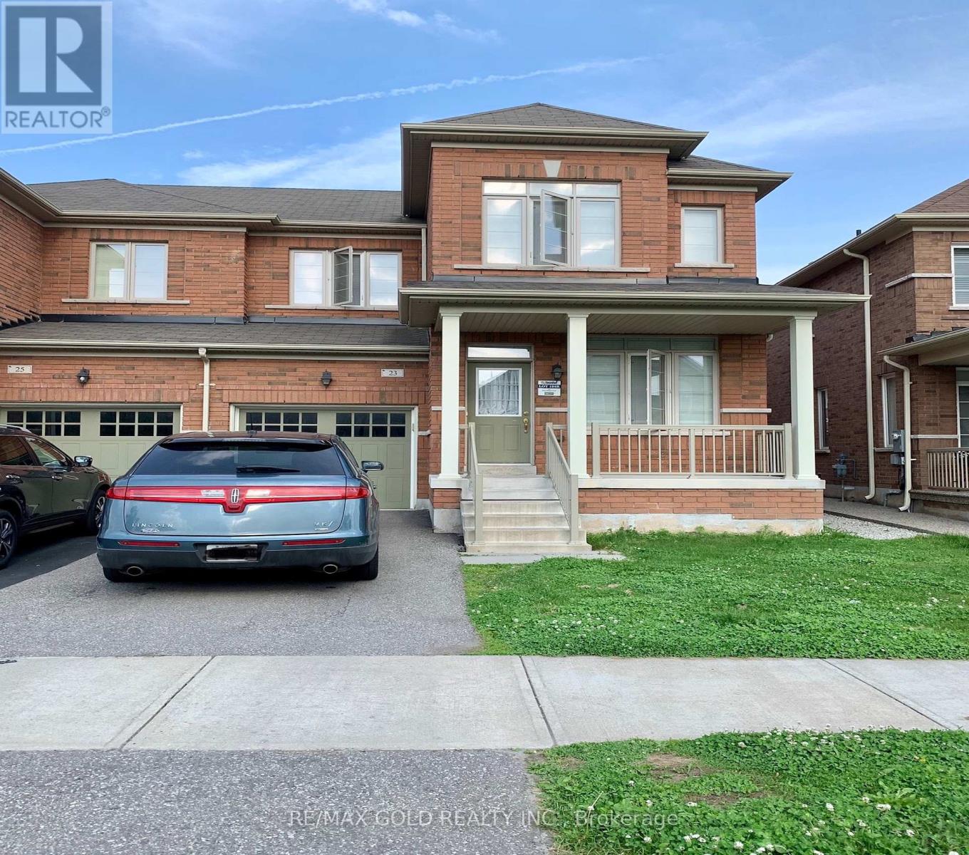 23 Baby Pointe Trail, Brampton, Ontario  L7A 0W3 - Photo 1 - W12637262