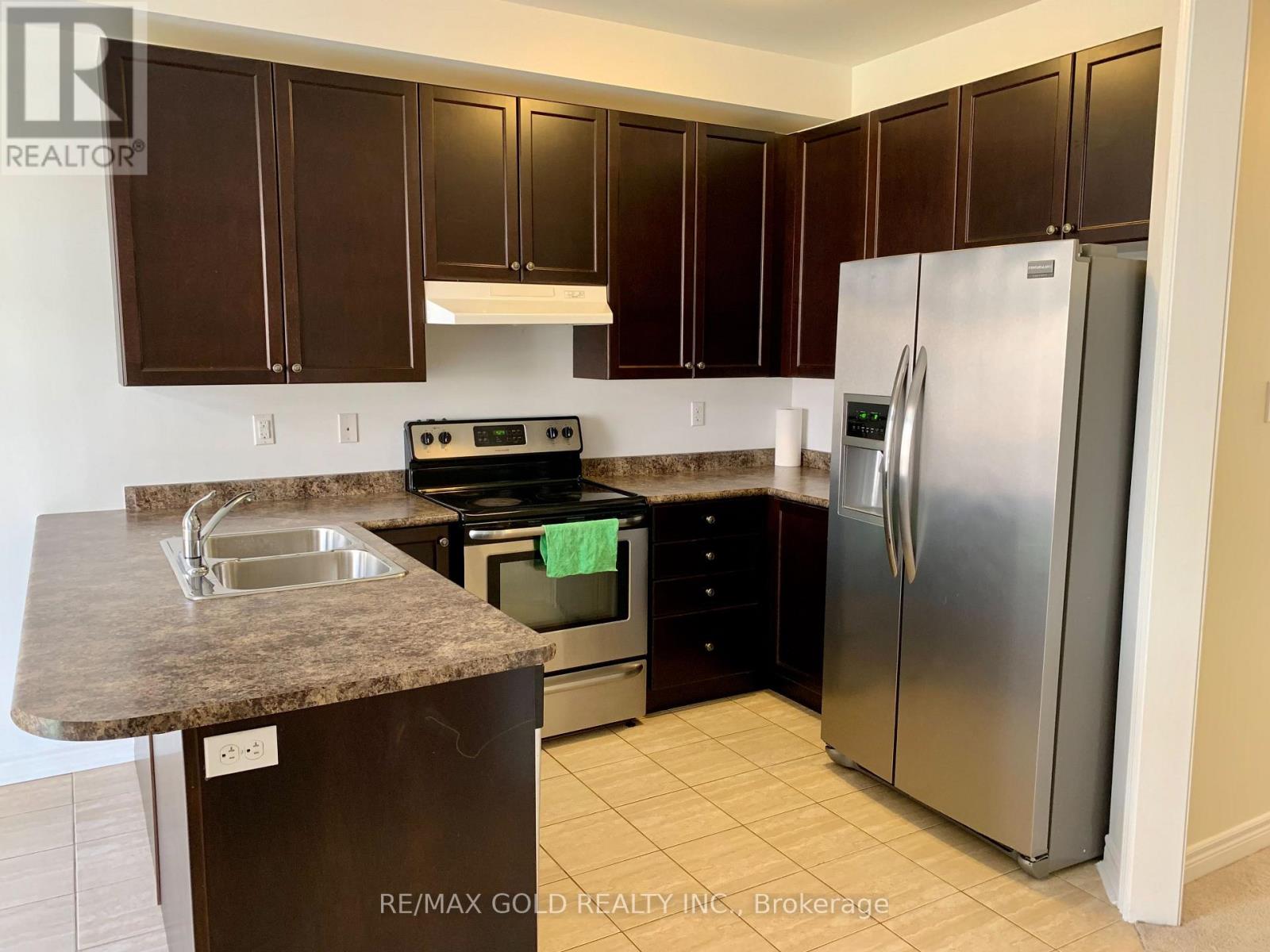 23 Baby Pointe Trail, Brampton, Ontario  L7A 0W3 - Photo 3 - W12637262