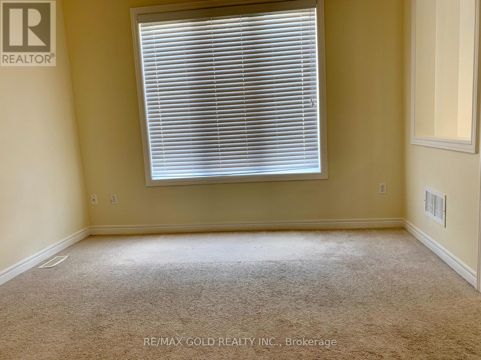 23 Baby Pointe Trail, Brampton, Ontario  L7A 0W3 - Photo 4 - W12637262