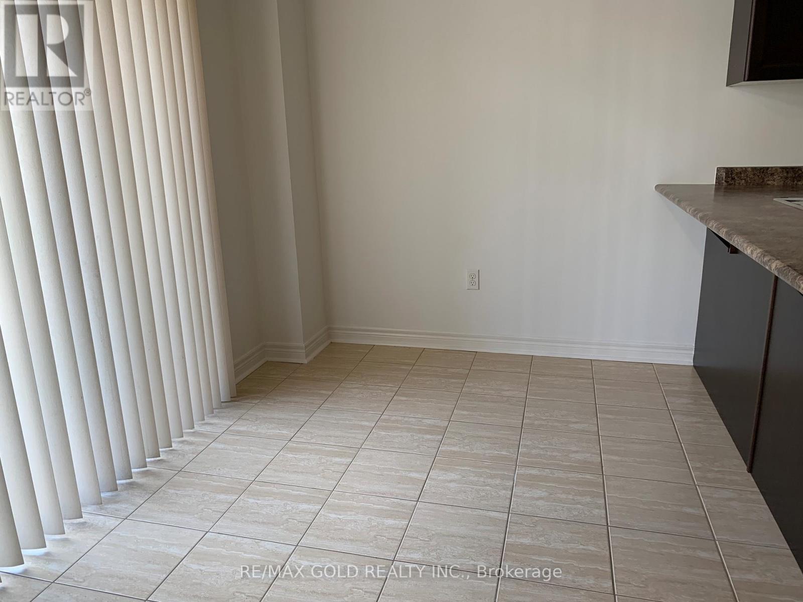 23 Baby Pointe Trail, Brampton, Ontario  L7A 0W3 - Photo 5 - W12637262