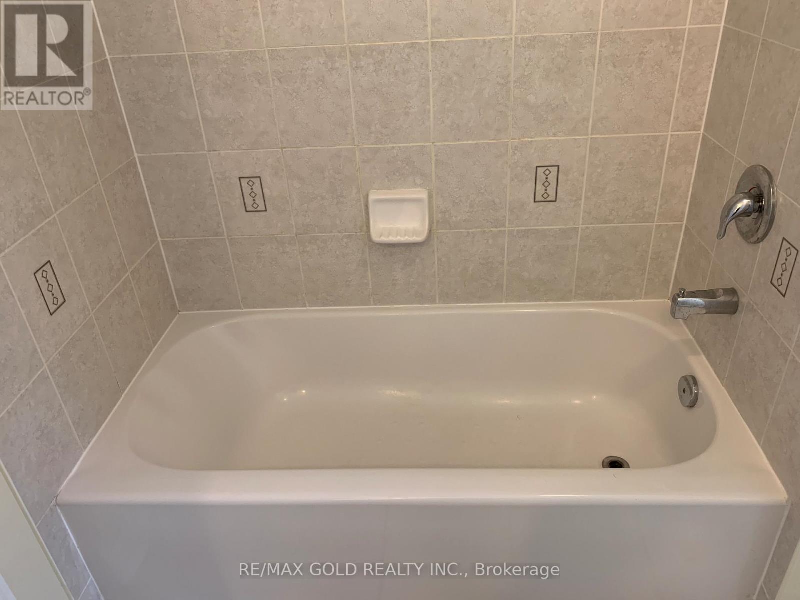 23 Baby Pointe Trail, Brampton, Ontario  L7A 0W3 - Photo 7 - W12637262