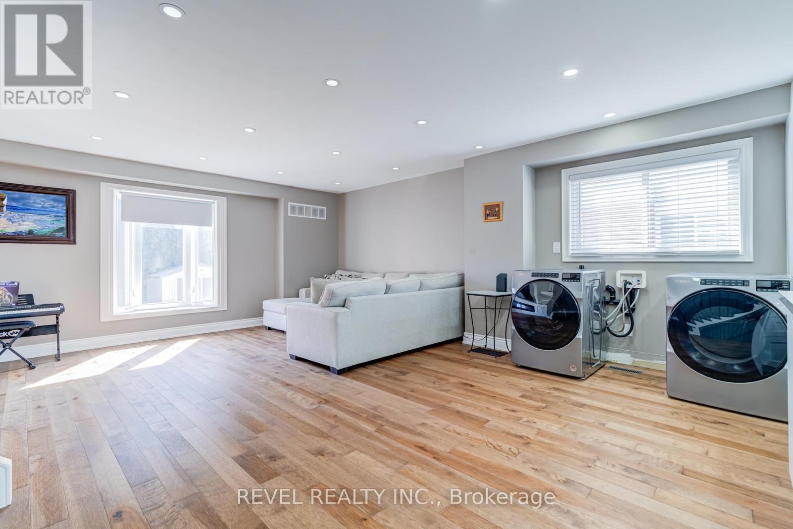 524 Fergo Avenue S, Mississauga, Ontario  L5B 2J3 - Photo 11 - W12637270