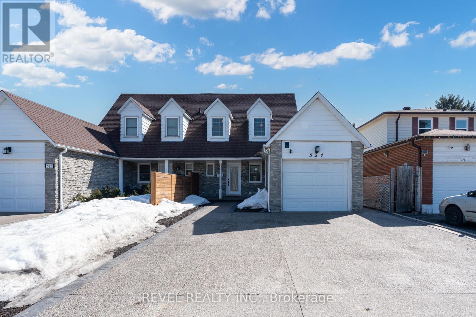 524 Fergo Avenue S, Mississauga, Ontario  L5B 2J3 - Photo 2 - W12637270