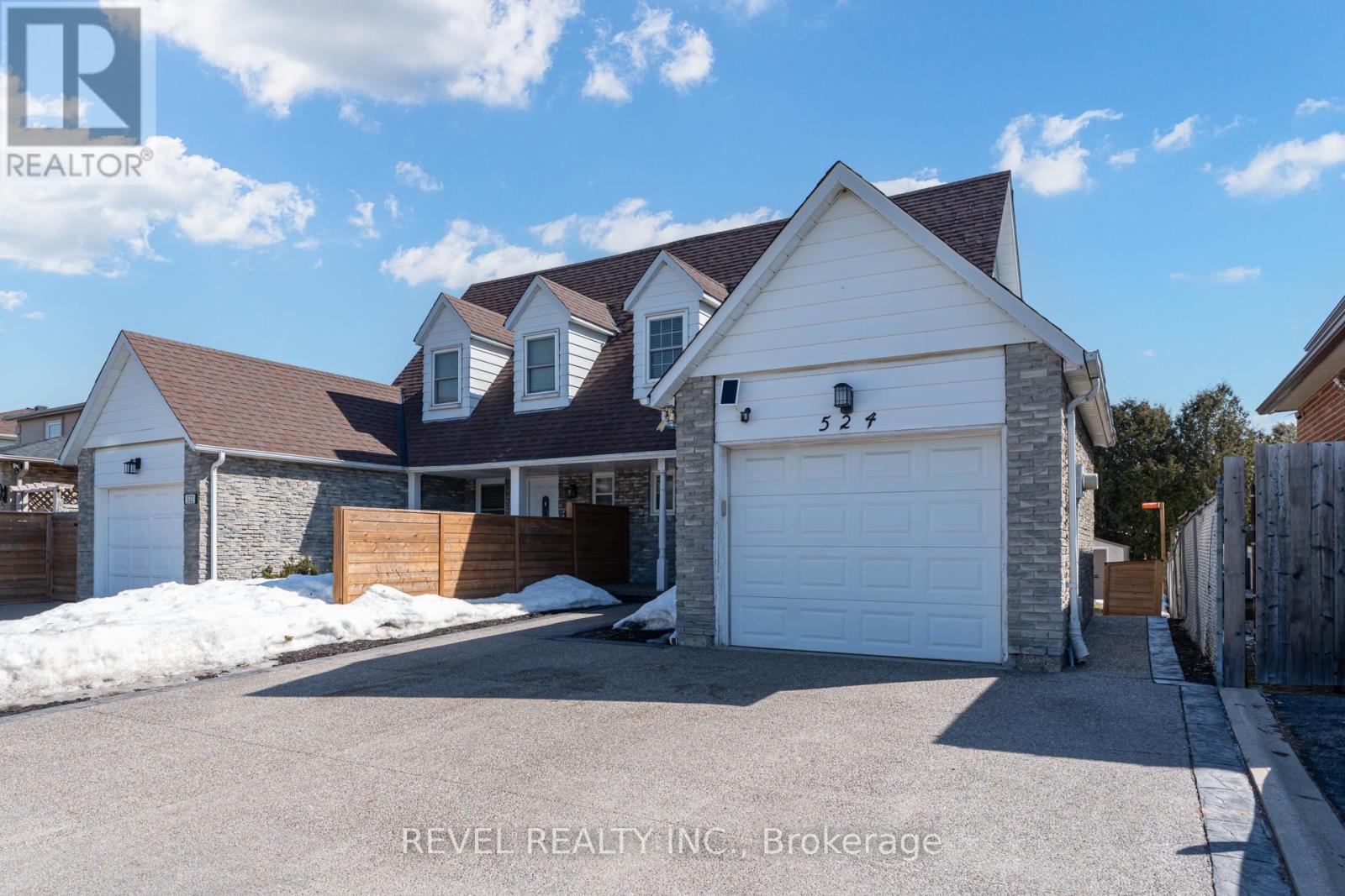 524 Fergo Avenue S, Mississauga, Ontario  L5B 2J3 - Photo 3 - W12637270