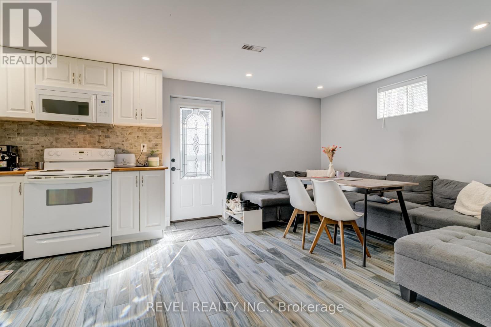 524 Fergo Avenue S, Mississauga, Ontario  L5B 2J3 - Photo 31 - W12637270