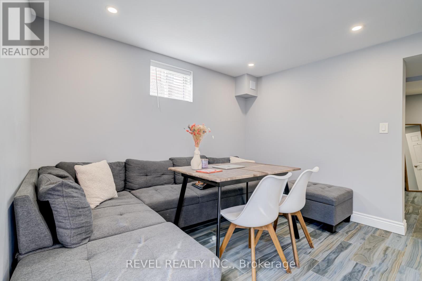 524 Fergo Avenue S, Mississauga, Ontario  L5B 2J3 - Photo 32 - W12637270