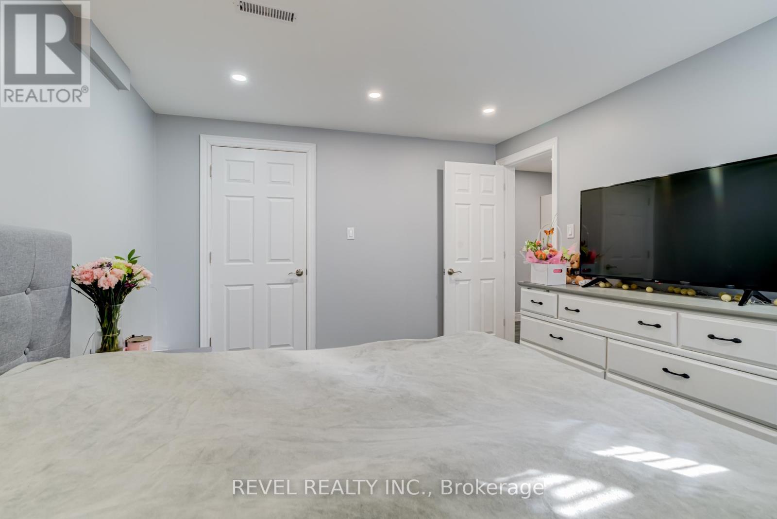 524 Fergo Avenue S, Mississauga, Ontario  L5B 2J3 - Photo 39 - W12637270