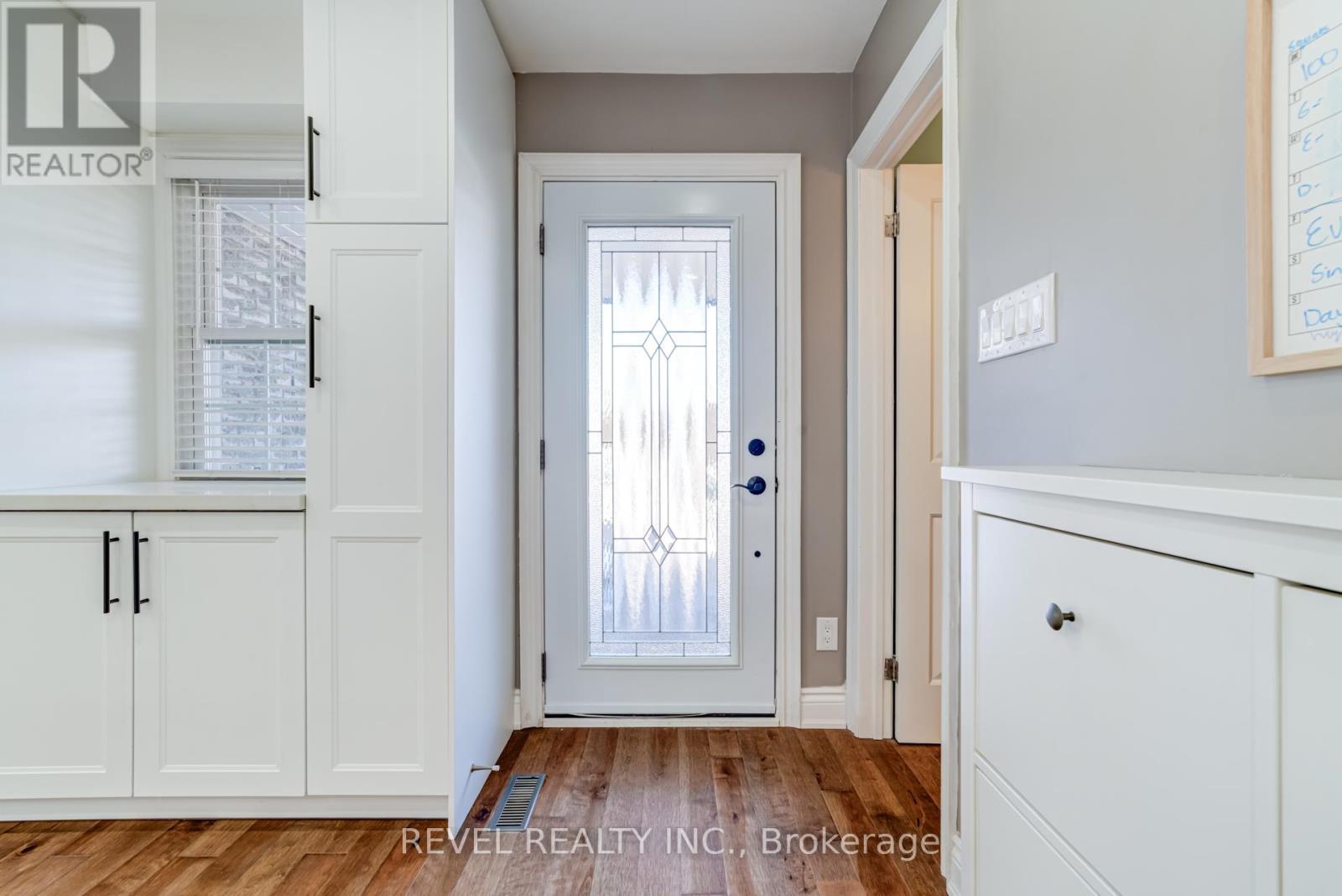 524 Fergo Avenue S, Mississauga, Ontario  L5B 2J3 - Photo 4 - W12637270