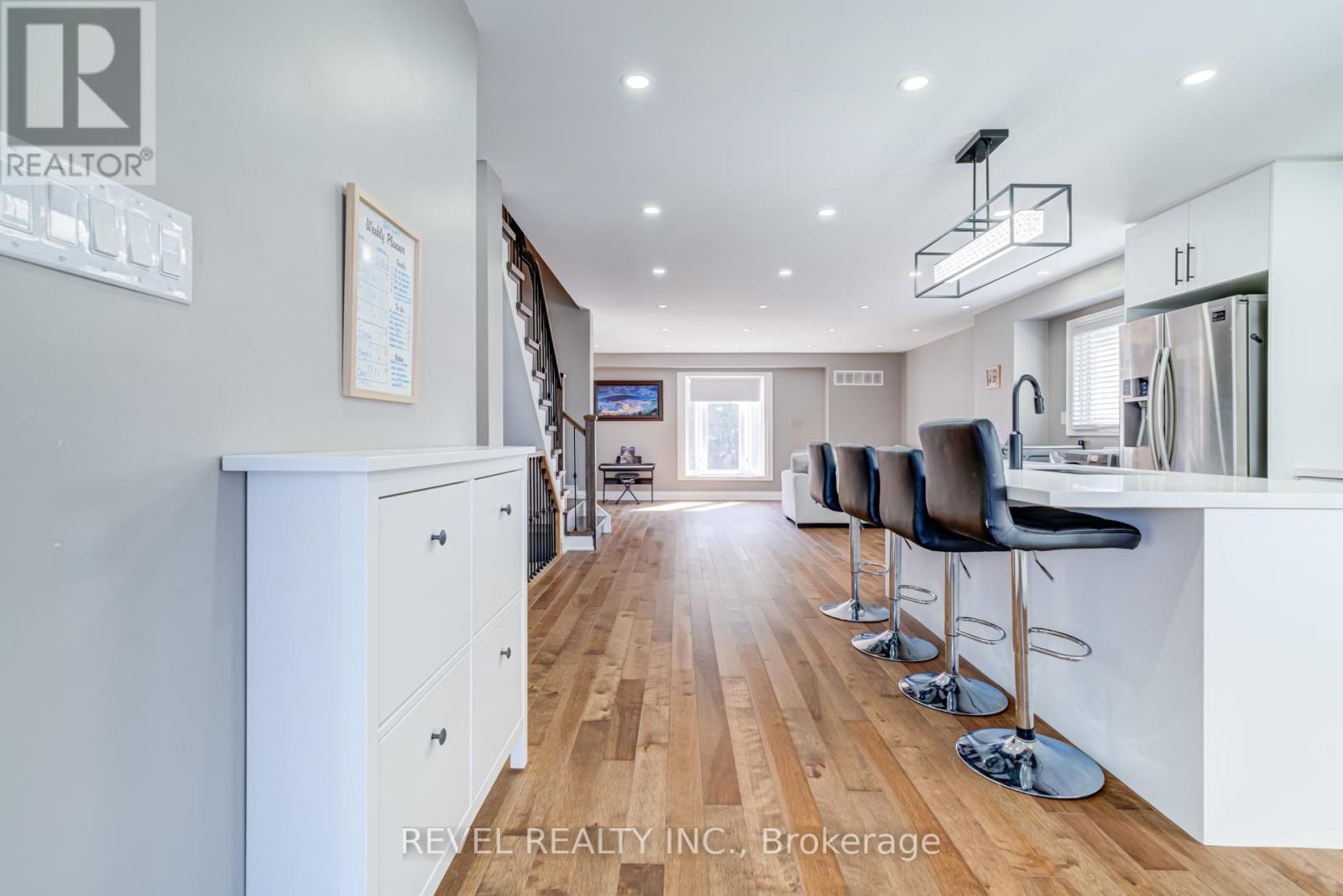 524 Fergo Avenue S, Mississauga, Ontario  L5B 2J3 - Photo 5 - W12637270