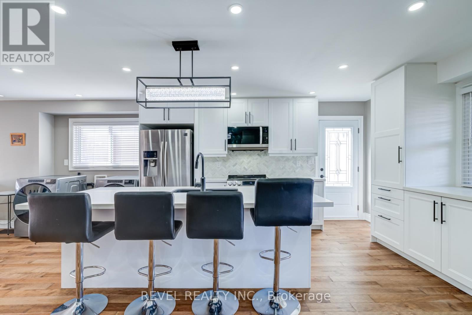 524 Fergo Avenue S, Mississauga, Ontario  L5B 2J3 - Photo 7 - W12637270