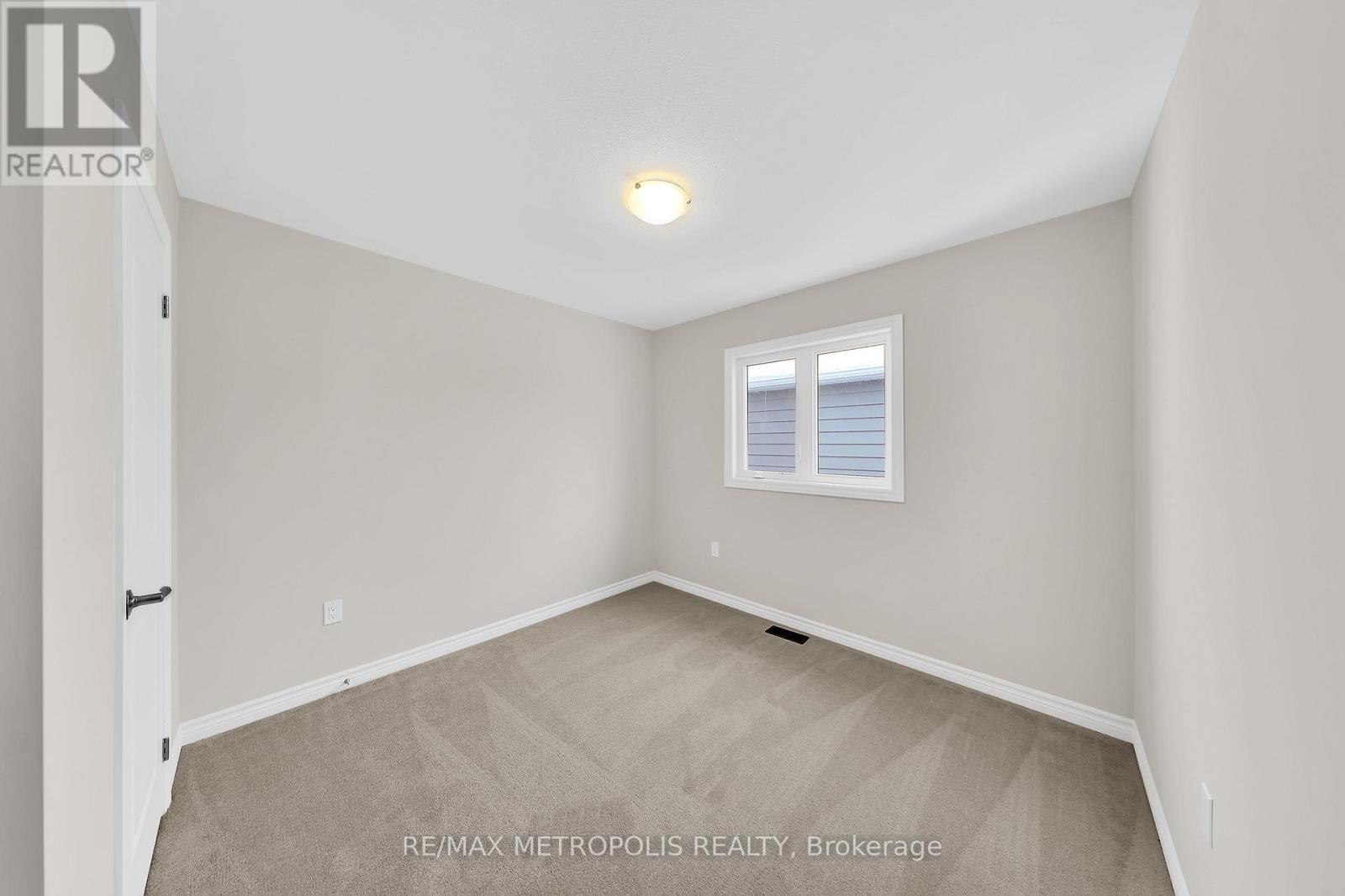 120 Mceachern Lane, Gravenhurst, Ontario  P1P 0H8 - Photo 36 - X12637234