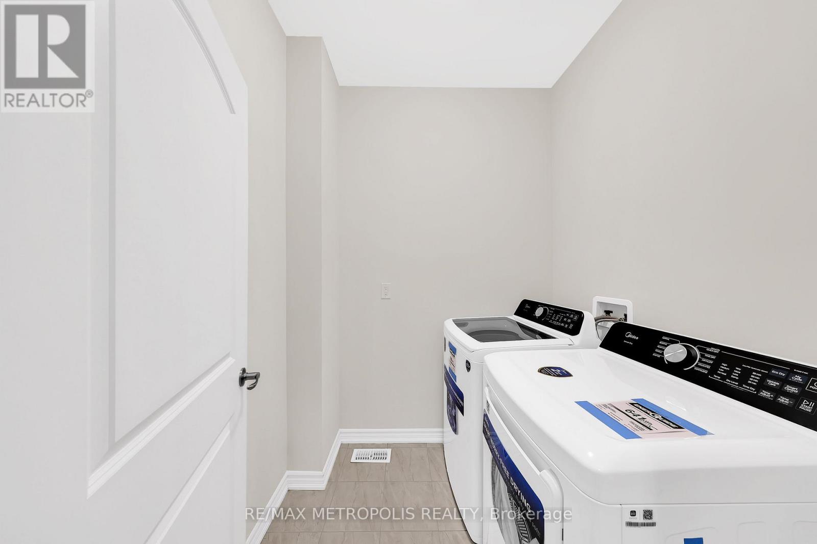 120 Mceachern Lane, Gravenhurst, Ontario  P1P 0H8 - Photo 9 - X12637234