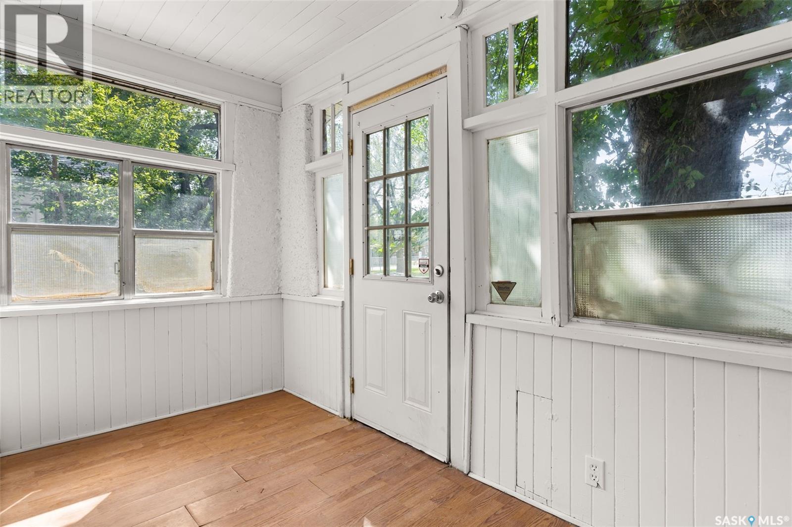 1357 Elphinstone Street, Regina, Saskatchewan  S4T 3M5 - Photo 3 - SK015739