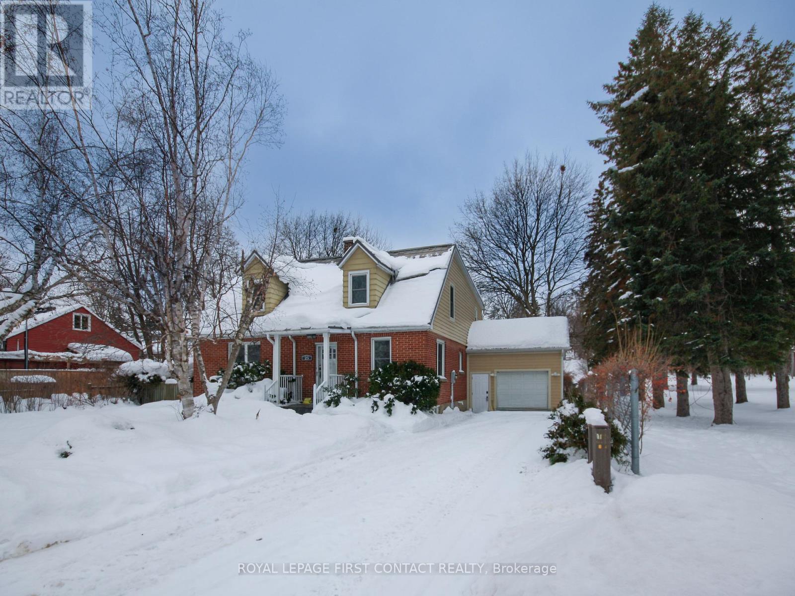 25 HOLGATE STREET, Barrie, Ontario