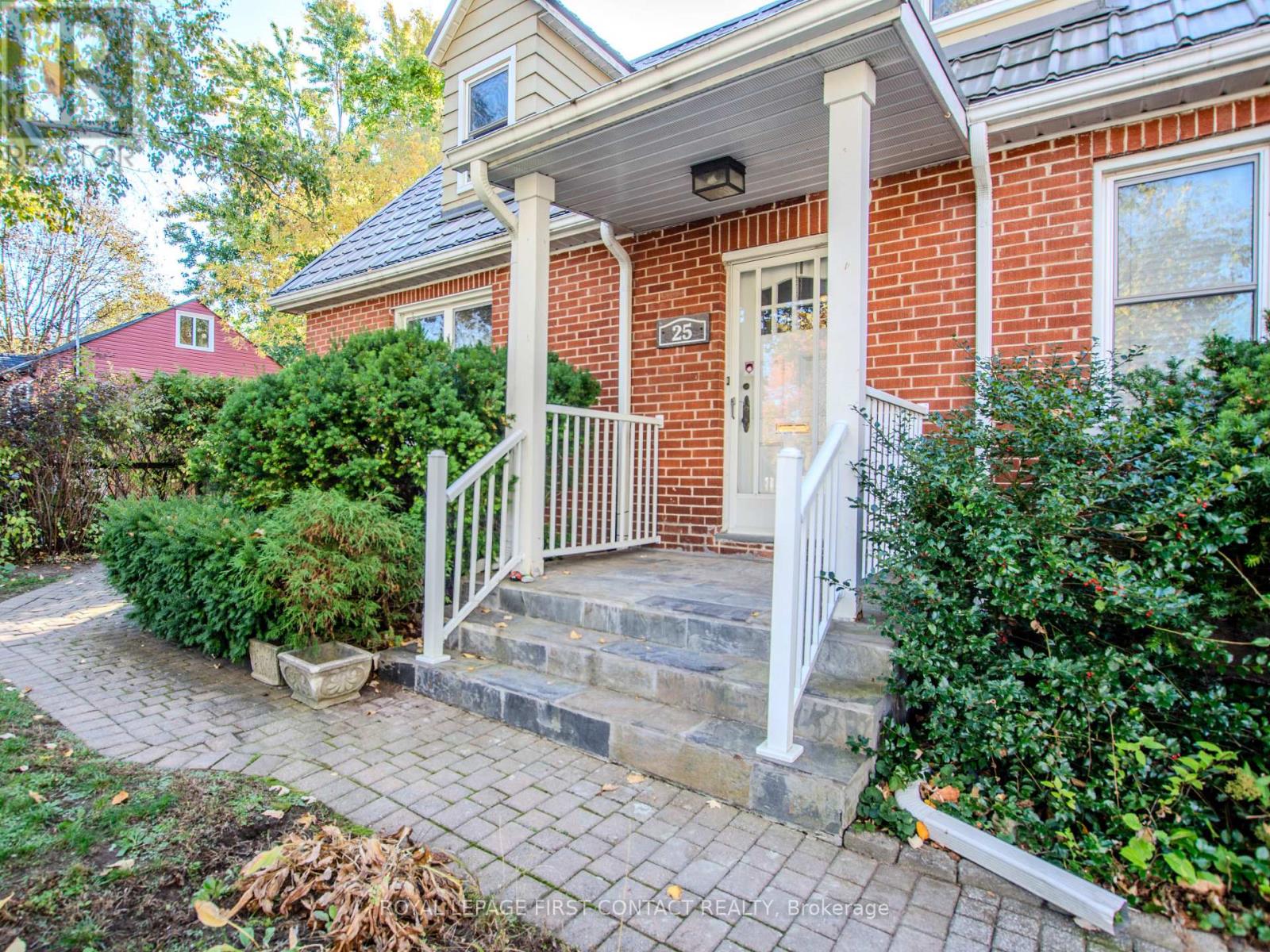 25 Holgate Street, Barrie, Ontario  L4N 2T6 - Photo 5 - S12486413