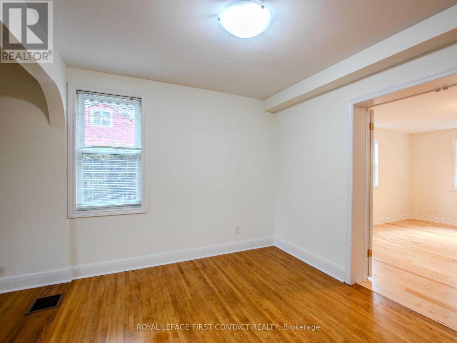 25 Holgate Street, Barrie, Ontario  L4N 2T6 - Photo 9 - S12486413