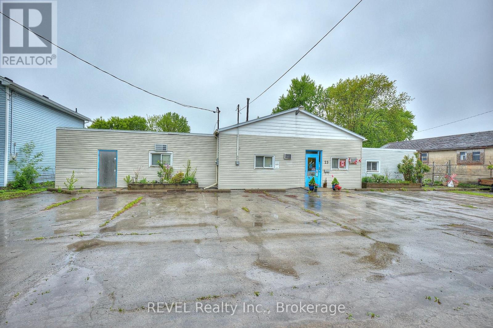 23 Amelia Street, Port Colborne, Ontario  L3K 2K8 - Photo 2 - X12176670