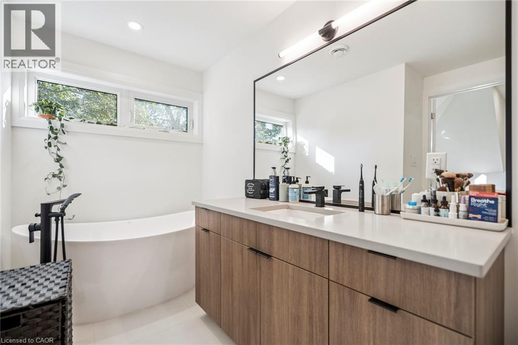 8 Paxton Avenue, St. Catharines, Ontario  L2N 5H8 - Photo 22 - 40794225