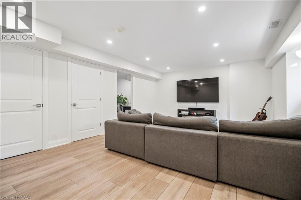 8 Paxton Avenue, St. Catharines, Ontario  L2N 5H8 - Photo 38 - 40794225