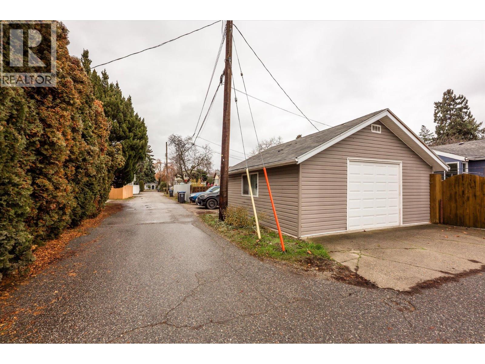 2405 Pandosy Street, Kelowna, British Columbia  V1Y 1T7 - Photo 17 - 10370983