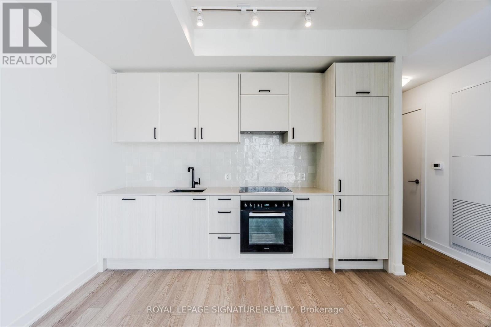 1420 - 1 Quarrington Lane, Toronto, Ontario  M3C 0S4 - Photo 11 - C12637292