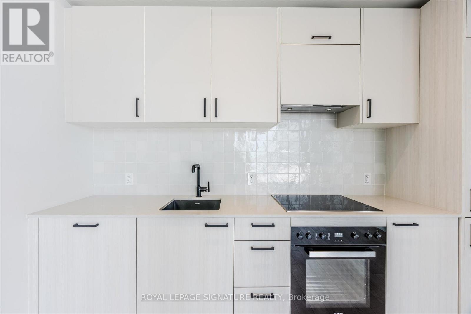 1420 - 1 Quarrington Lane, Toronto, Ontario  M3C 0S4 - Photo 13 - C12637292