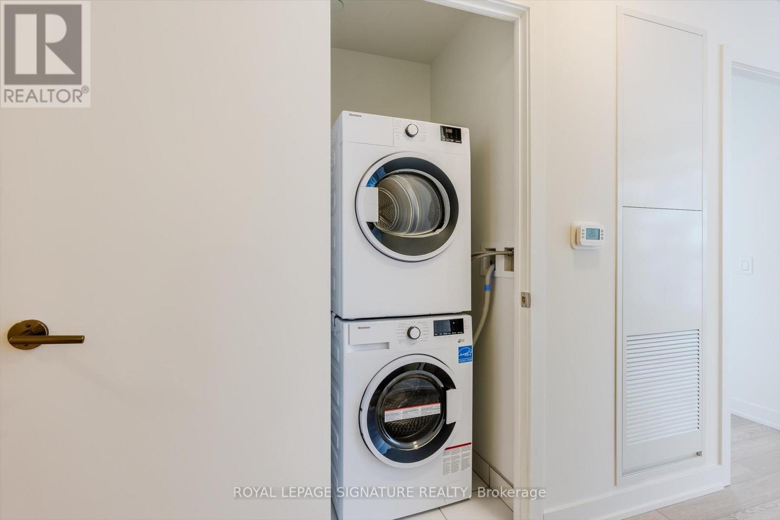 1420 - 1 Quarrington Lane, Toronto, Ontario  M3C 0S4 - Photo 5 - C12637292