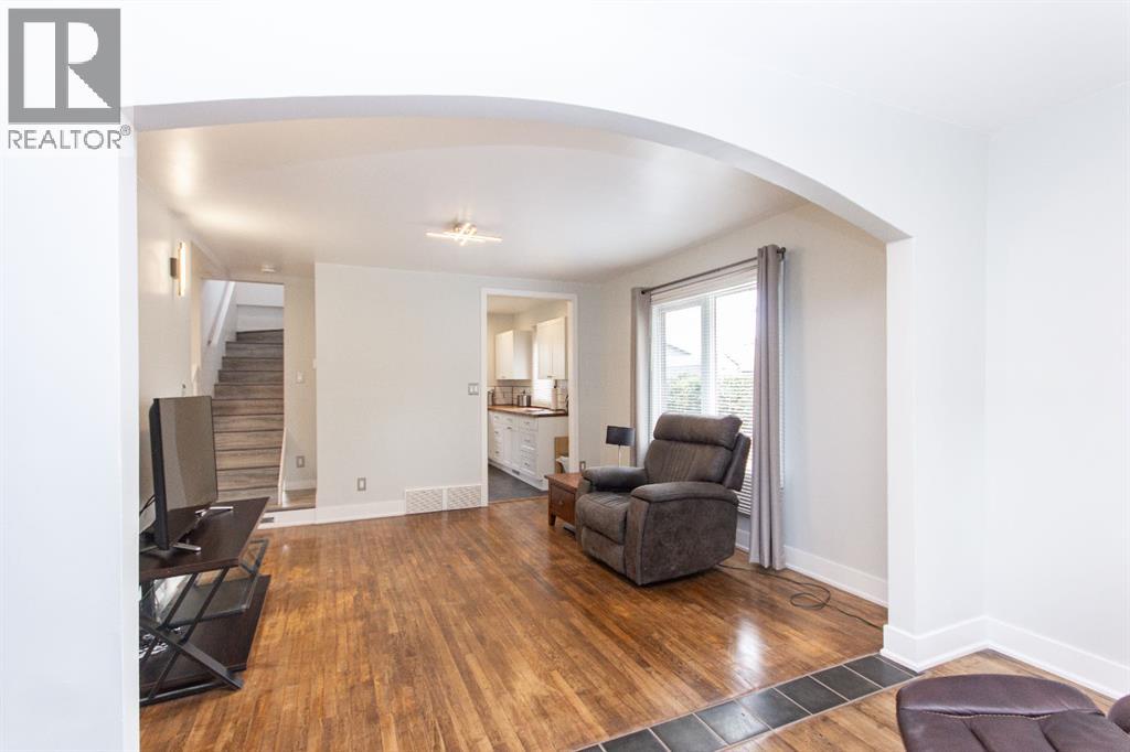 5919 52 Avenue, Red Deer, Alberta  T4N 4K6 - Photo 5 - A2260879