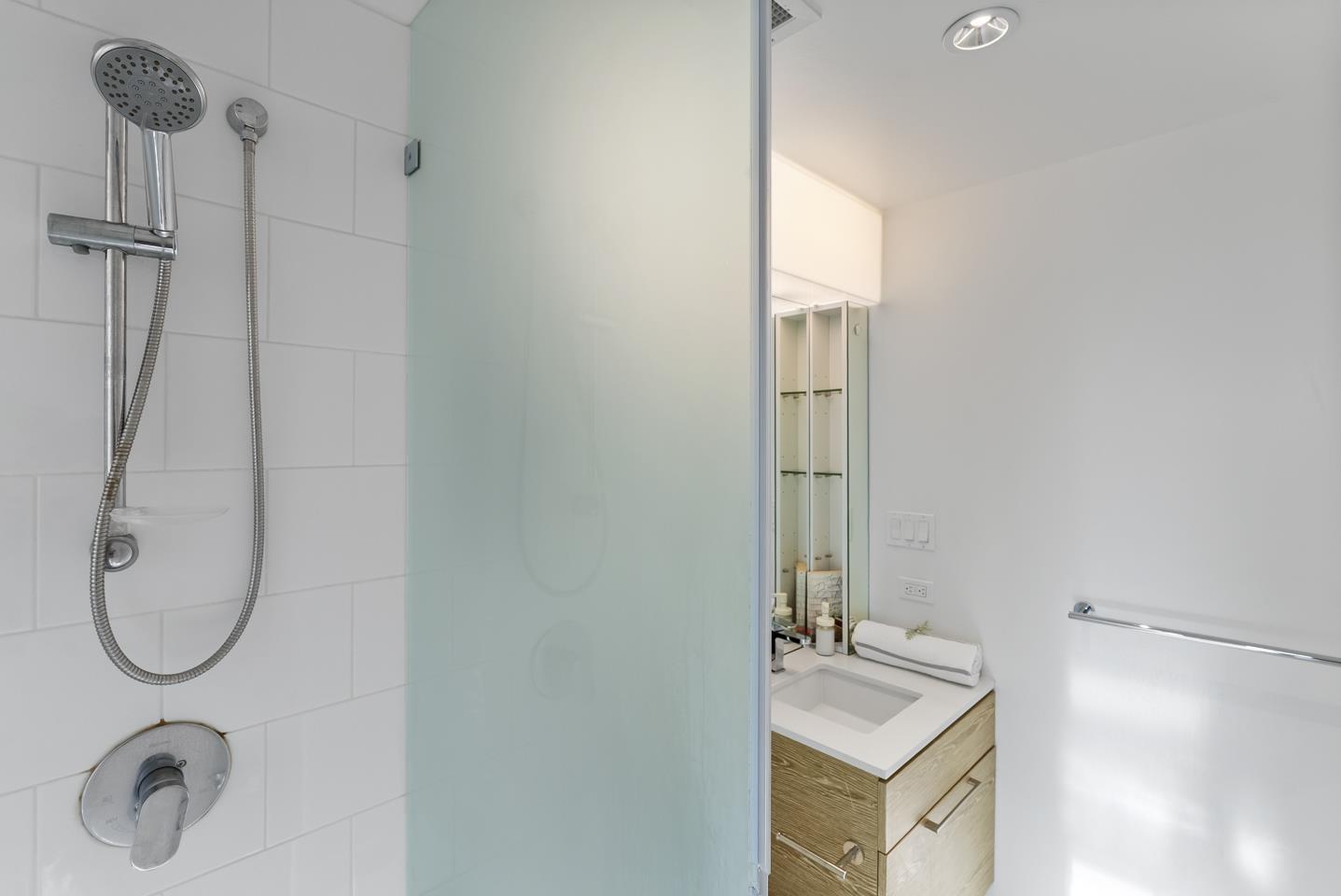 1106 13438 Central Avenue, Surrey, British Columbia  V3T 0N2 - Photo 12 - R3074146