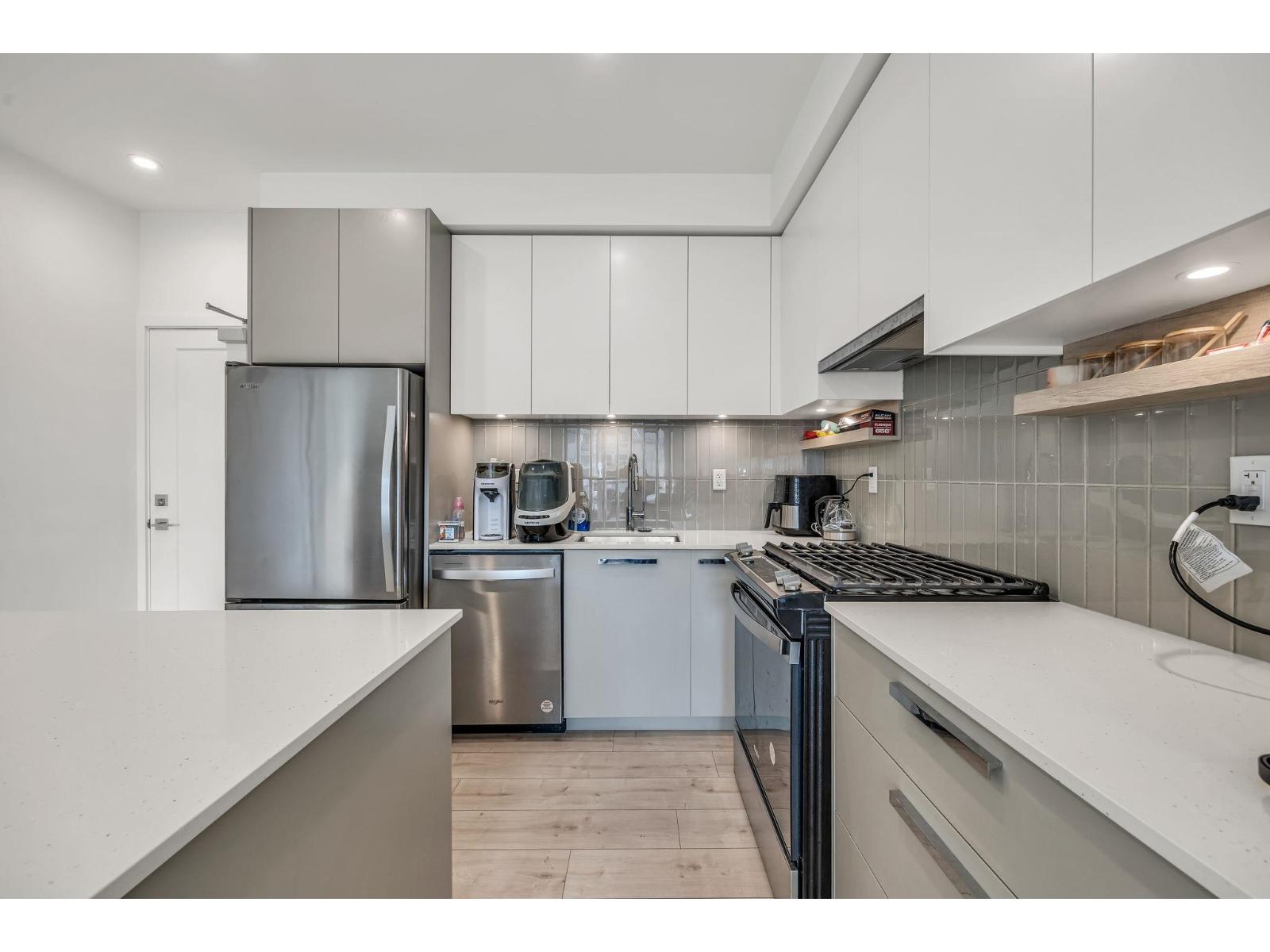 325 13788 76 Avenue, Surrey, British Columbia  V3W 3V9 - Photo 3 - R3074058