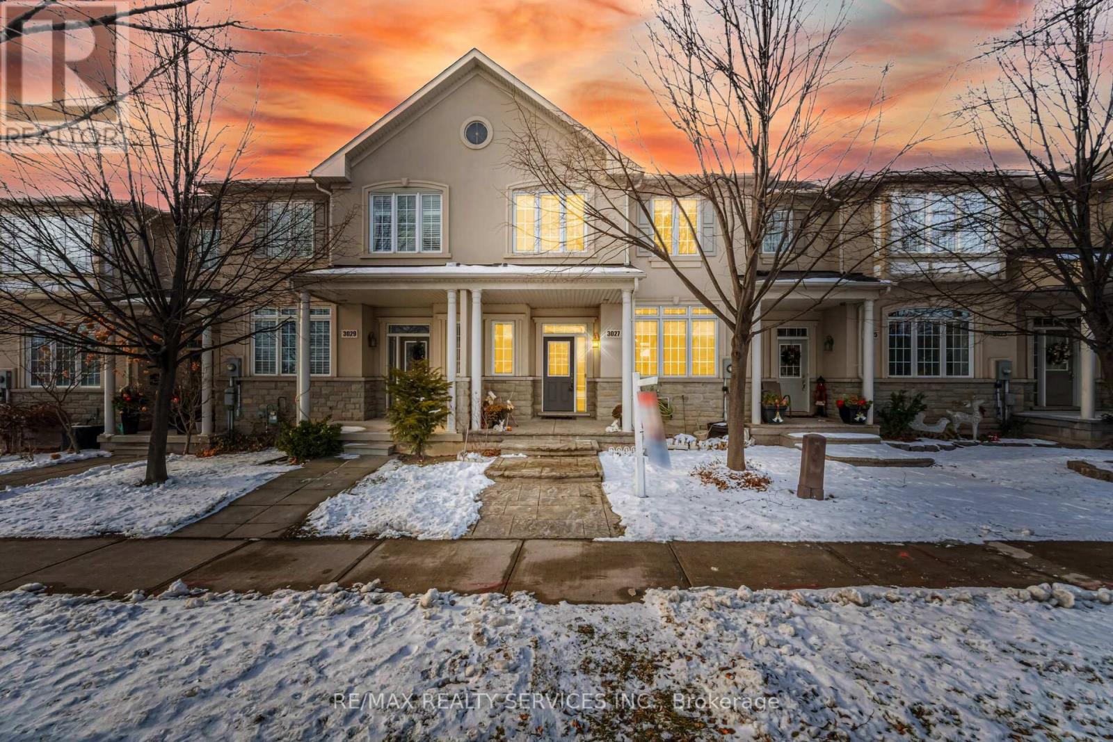 3027 Richview Boulevard, Oakville, Ontario L6M 5C7 - Photo 4 - W12634290