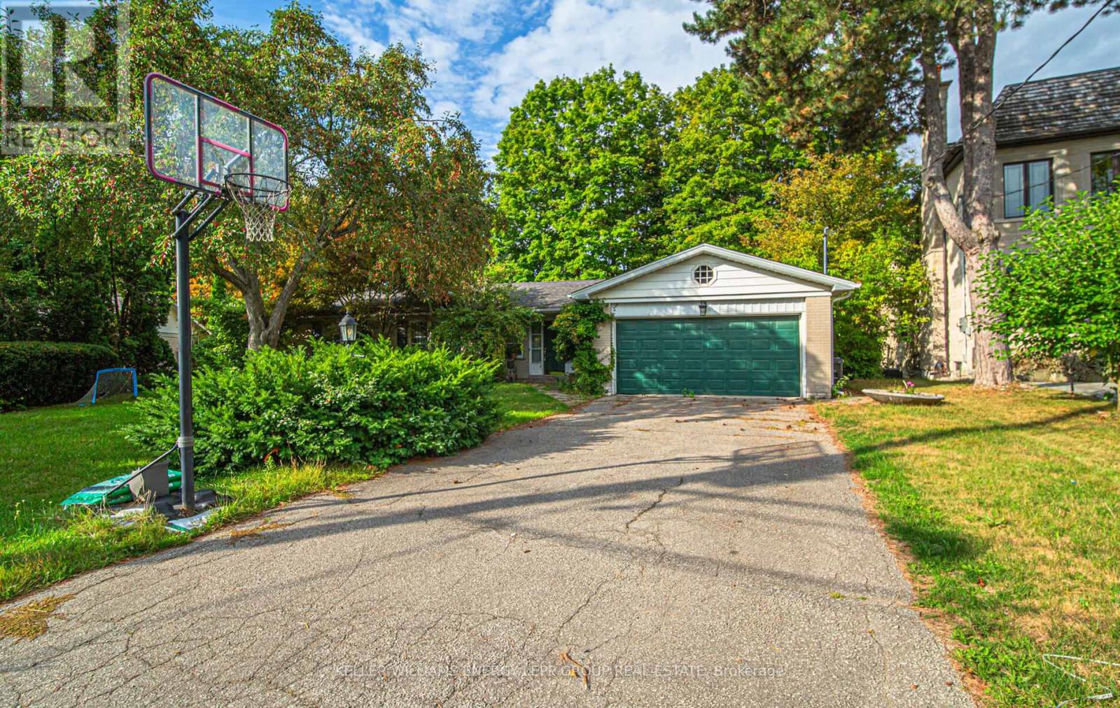 15 Artinger Court, Toronto, Ontario  M3B 1J9 - Photo 1 - C12637386