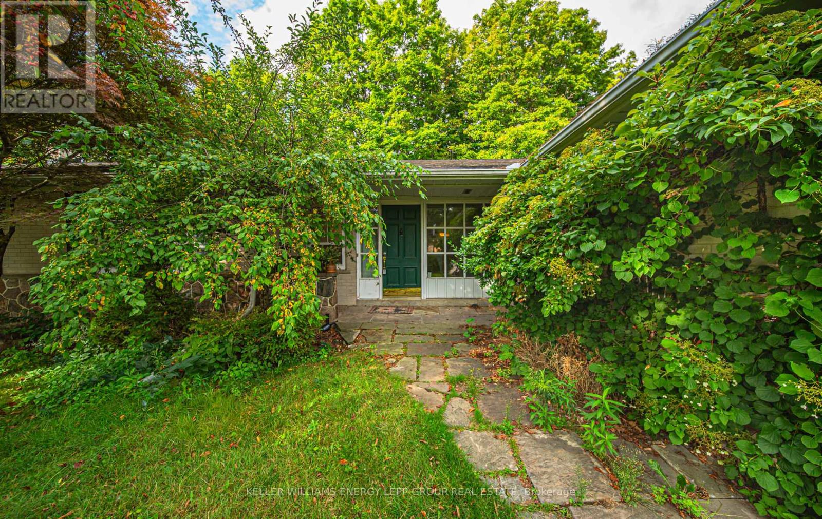 15 Artinger Court, Toronto, Ontario  M3B 1J9 - Photo 5 - C12637386