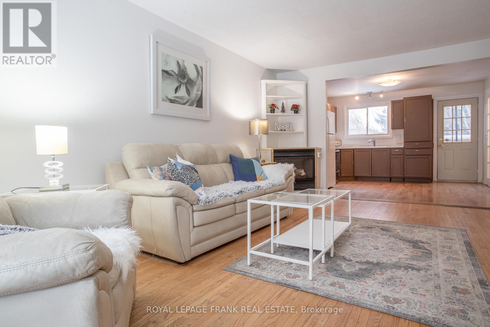 118 Capreol Court, Oshawa, Ontario  L1J 6E6 - Photo 3 - E12637456