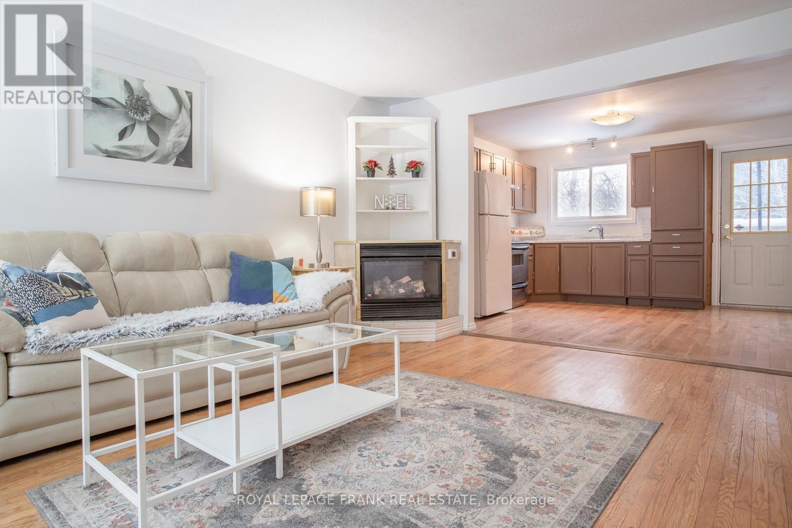 118 Capreol Court, Oshawa, Ontario  L1J 6E6 - Photo 4 - E12637456