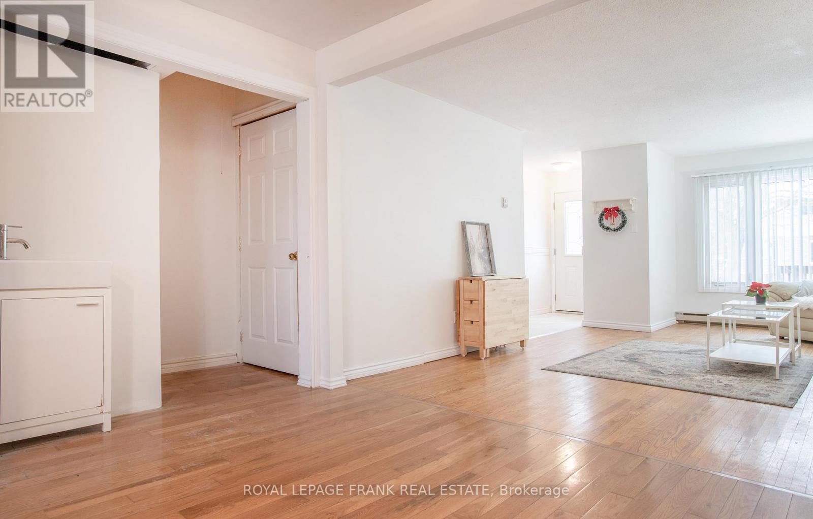 118 Capreol Court, Oshawa, Ontario  L1J 6E6 - Photo 7 - E12637456