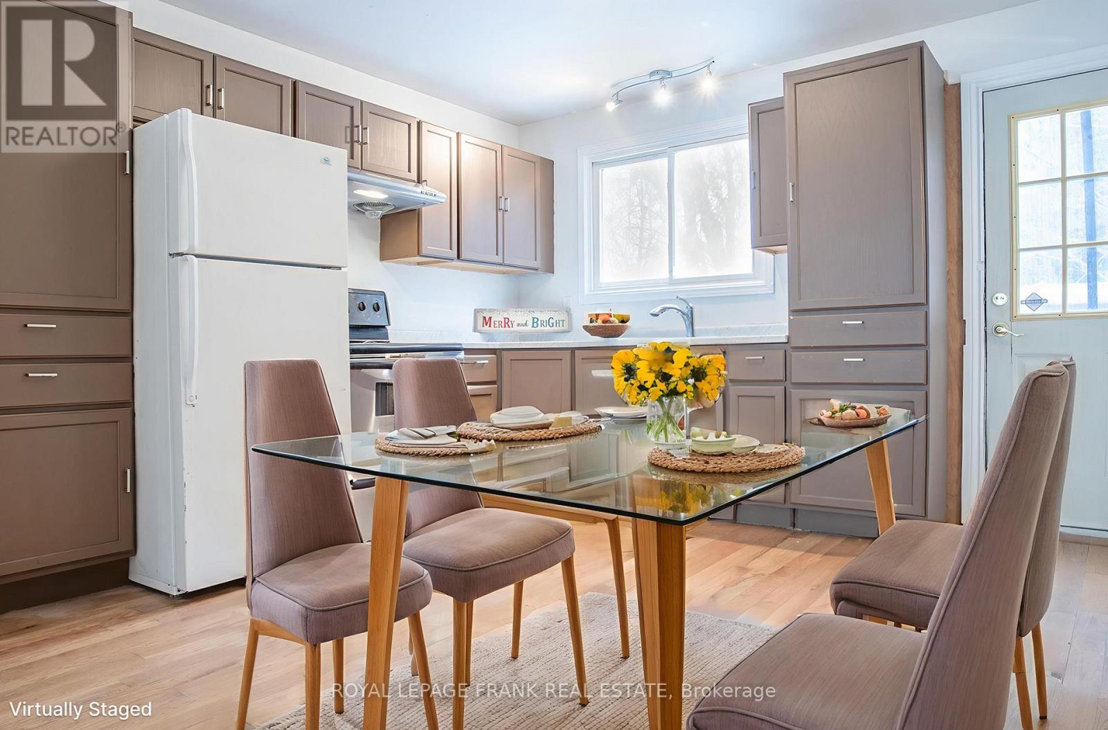 118 Capreol Court, Oshawa, Ontario  L1J 6E6 - Photo 8 - E12637456