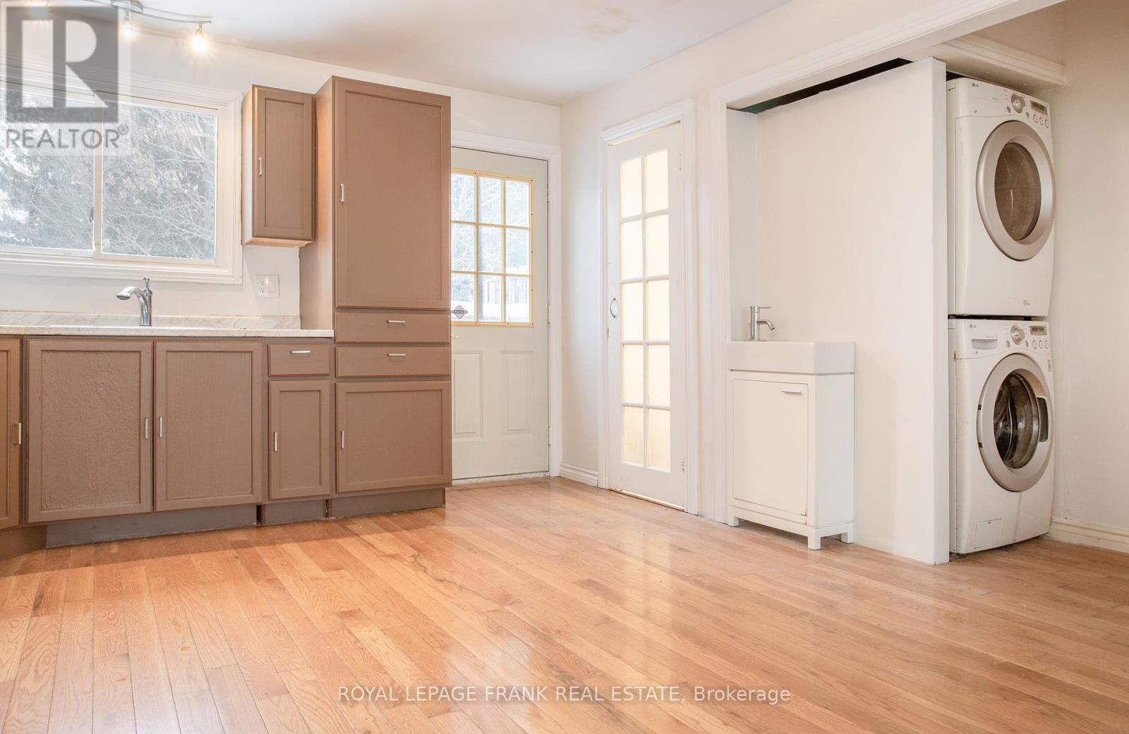 118 Capreol Court, Oshawa, Ontario  L1J 6E6 - Photo 9 - E12637456