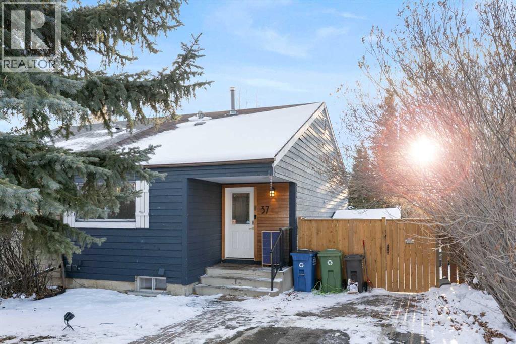 37 Benchlands Drive, Cochrane, Alberta  T4C 1C3 - Photo 1 - A2272679